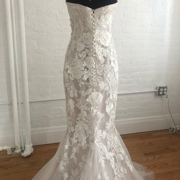 Ercilia Pronovias Gown - Picture 5 of 6